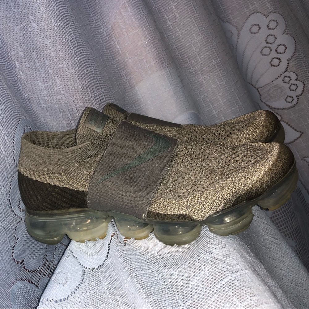 Used Olive green Nike vapormax sz 7.5 runs small